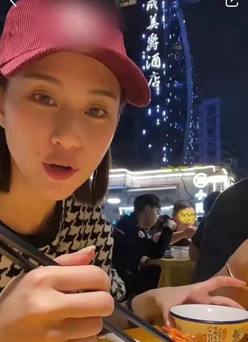 娱乐吃瓜君小鸡嘴明星